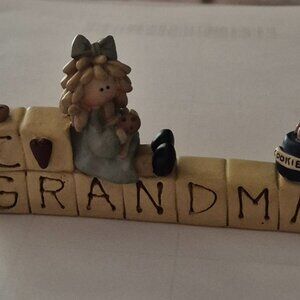 2003 Blossom Bucket by Suzi I Love Grandma Figurine Statue Shelf Sitter NEW Cute